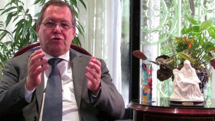 Alcalde de La Granja denuncia haber sido pateado por sobrino de Claudio Arriagada Alcalde de La Granja denuncia haber sido pateado por sobrino de Claudio Arriagada