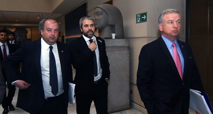 Veto presidencial: Gobierno aumenta en una “luca” el salario mínimo e insiste en plurianualidad Veto presidencial: Gobierno aumenta en una