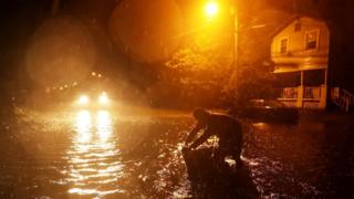 El temido huracán Florence comienza a golpear la costa este de Estados Unidos como ciclón de categoría 1 El temido huracán Florence comienza a golpear la costa este de Estados Unidos como ciclón de categoría 1