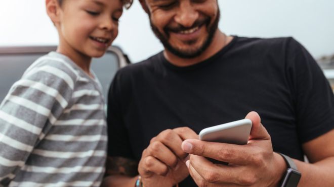 Family Link, la polémica app de Google que permite a los padres controlar el celular de sus hijos minuto a minuto
