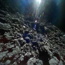 Las nuevas imágenes de Ryugu, el inusual asteroide al que llegó la sonda japonesa Hayabusa 2