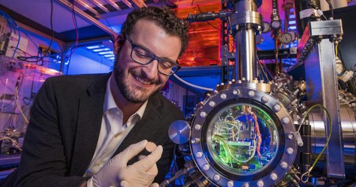 Científicos estadounidenses crean el “metal más resistente” del mundo Científicos estadounidenses crean el “metal más resistente” del mundo