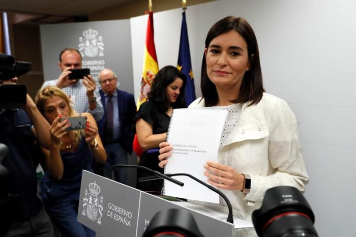 Escándalo por máster trucho hizo caer a la ministra de Sanidad de España Escándalo por máster trucho hizo caer a la ministra de Sanidad de España