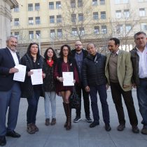 Diputados de oposición llegan a La Moneda para solicitar a Piñera que presente nuevo proyecto de salario mínimo