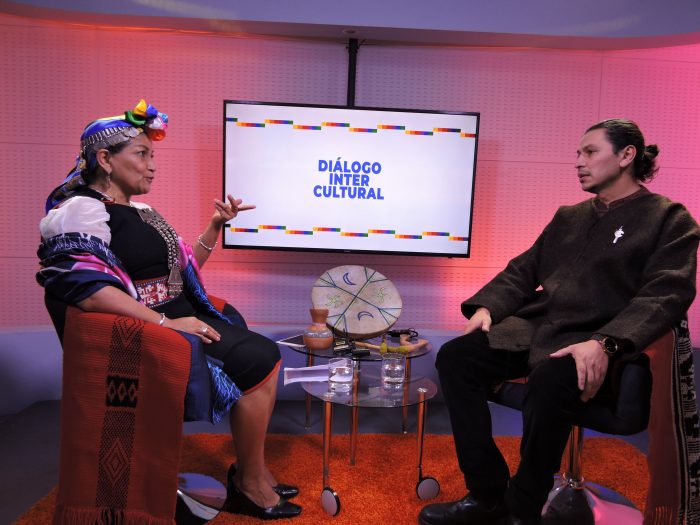 “Diálogo intercultural”: el primer programa de TV sobre el mundo cultural indígena de Chile “Diálogo intercultural”: el primer programa de TV sobre el mundo cultural indígena de Chile
