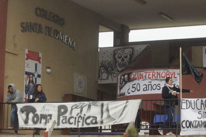 Rabia ciudadana en Quintero por contaminación: Cortan ruta, protestan frente a Oxiquim y toman colegio Rabia ciudadana en Quintero por contaminación: Cortan ruta, protestan frente a Oxiquim y toman colegio