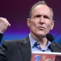 El revolucionario plan de Tim Berners-Lee, el creador de la web, para que tengamos más control de nuestros datos