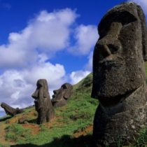 Antropólogo explica teoría sobre la ubicación de los moais en Isla de Pascua