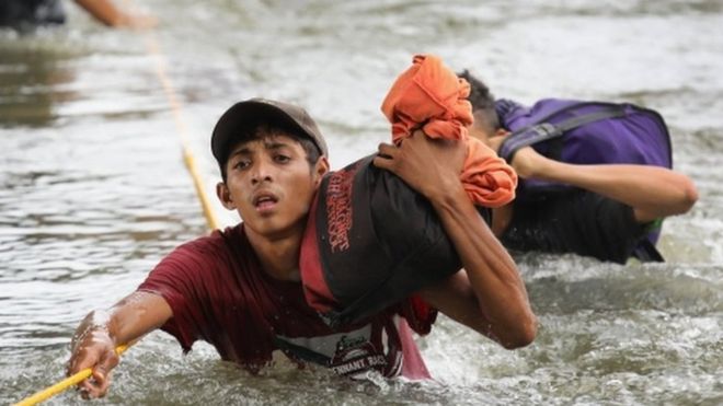 Caravana de migrantes: “Llegar a Estados Unidos es una cuestión de vida o muerte”, los desesperados momentos en su cruce de Guatemala a México Caravana de migrantes: