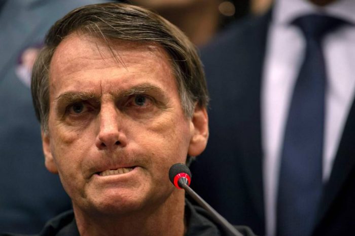 “No soy homofóbico”: Bolsonaro se muestra amigo de homosexuales en busca de votos