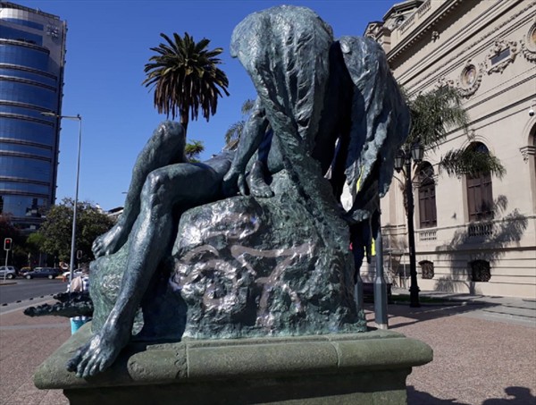 La culpa no fue de la Fórmula E: Escultura renovada del Museo de Bellas Artes fue vandalizada a 24 horas de su reposición La culpa no fue de la Fórmula E: Escultura renovada del Museo de Bellas Artes fue vandalizada a 24 horas de su reposición