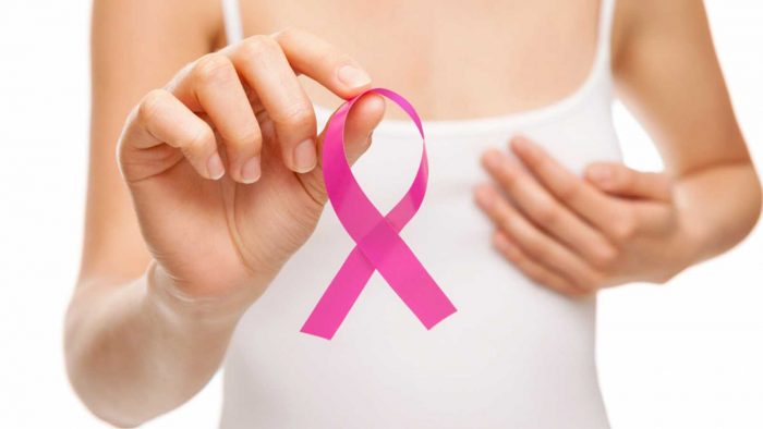 Para detectar el cáncer de mama también hay que autoexplorar las axilas