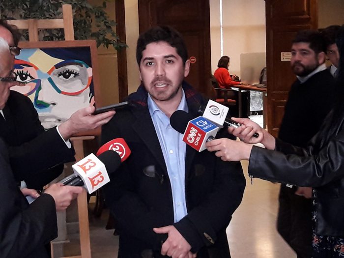 Diputado Juan Santana critica a Piñera por Aula Segura: «Debería ser más humilde y darse cuenta que el proyecto está mal hecho» Diputado Juan Santana critica a Piñera por Aula Segura: