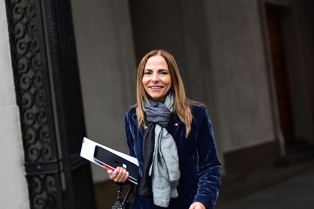Ministra Plá descarta solicitar a Metro incorporar carros solo para mujeres: “El método es la denuncia” Ministra Plá descarta solicitar a Metro incorporar carros solo para mujeres: “El método es la denuncia”