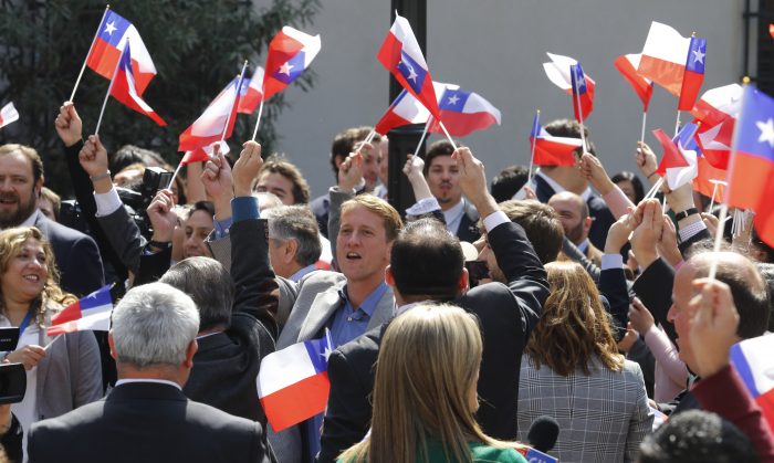 La advertencia de Carlos Peña posfallo de La Haya: “Hubo algo de infantilismo en la escena de las banderitas de La Moneda” La advertencia de Carlos Peña posfallo de La Haya: