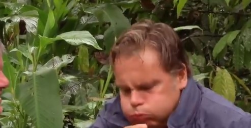 Amaro Gómez-Pablos sufre arcadas en vivo y se vuelve viral Amaro Gómez-Pablos sufre arcadas en vivo y se vuelve viral