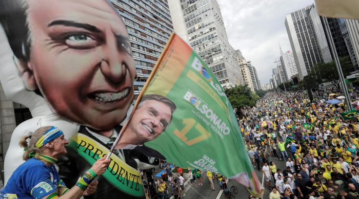 Bolsonaro a todo Trump: ultraderechista queda como el gran favorito para la segunda vuelta en Brasil