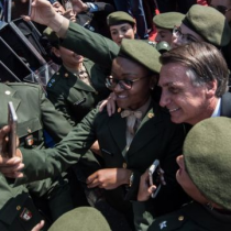 Los militares brasileños descubren el juego electoral: el pasado (no) me condena