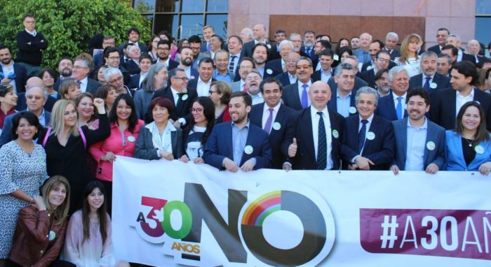 Todavía los une el No: Oposición realiza acto en el Congreso para recordar la “gesta” del 5 de octubre de 1988 Todavía los une el No: Oposición realiza acto en el Congreso para recordar la “gesta” del 5 de octubre de 1988