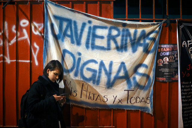 Profesoras del Liceo 1 critican “silencio” del establecimiento ante polémico reportaje de Canal 13 Profesoras del Liceo 1 critican “silencio” del establecimiento ante polémico reportaje de Canal 13