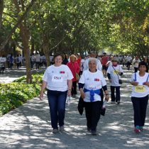 Miles de personas asistieron a la primera caminata para adultos mayores