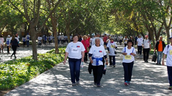 Miles de personas asistieron a la primera caminata para adultos mayores Miles de personas asistieron a la primera caminata para adultos mayores