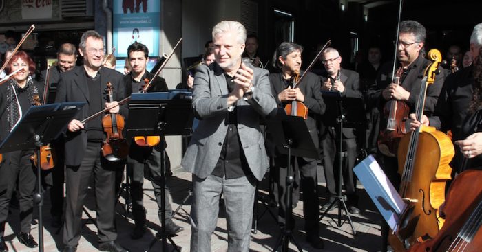 Maestro sueco Mika Eichenholz será el nuevo Director Artístico Titular de la Sinfónica de UdeC Maestro sueco Mika Eichenholz será el nuevo Director Artístico Titular de la Sinfónica de UdeC