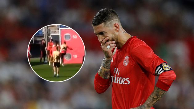 Sergio Ramos y el doble pelotazo a Reguilón por un golpe accidental Sergio Ramos y el doble pelotazo a Reguilón por un golpe accidental