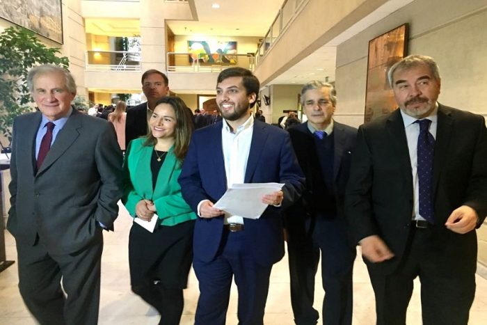 Comisión de Constitución aprobó proyecto que obliga a sacerdotes a denunciar abusos contra menores Comisión de Constitución aprobó proyecto que obliga a sacerdotes a denunciar abusos contra menores