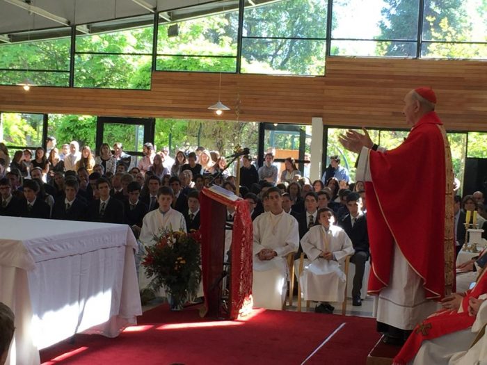 La polémica presencia del cardenal Errázuriz que incomodó a apoderados de un colegio católico de Las Condes
