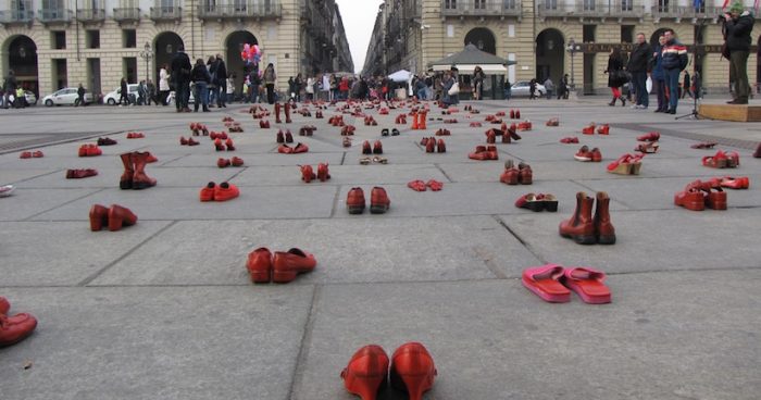 Instalación sobre el femicidio “Zapatos rojos” de la artista mexicana Elina Chauvet se presentará en Chile Instalación sobre el femicidio “Zapatos rojos” de la artista mexicana Elina Chauvet se presentará en Chile