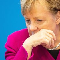 Preocupación por Merkel: canciller alemana es captada tiritando por tercera vez en menos de un mes