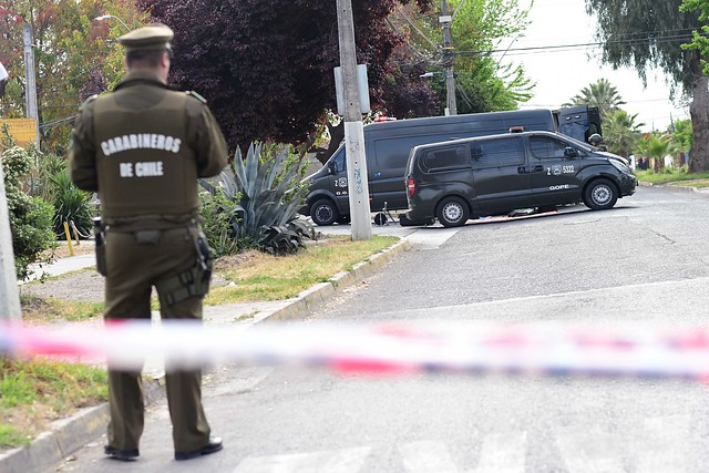Enigma policial: Macabro hallazgo de cadáver colgado en un árbol en Maipú Enigma policial: Macabro hallazgo de cadáver colgado en un árbol en Maipú