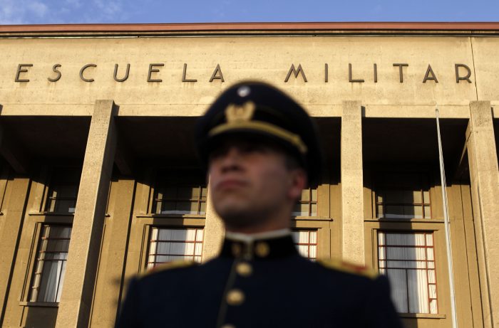 La mano blanda del Gobierno y las dudas que afloran tras el “homenajegate” del Ejército a Krassnoff La mano blanda del Gobierno y las dudas que afloran tras el