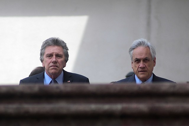 Episodio de Krassnoff y fraude en el Ejército impactan la imagen del ministro de Defensa, según la Cadem Episodio de Krassnoff y fraude en el Ejército impactan la imagen del ministro de Defensa, según la Cadem