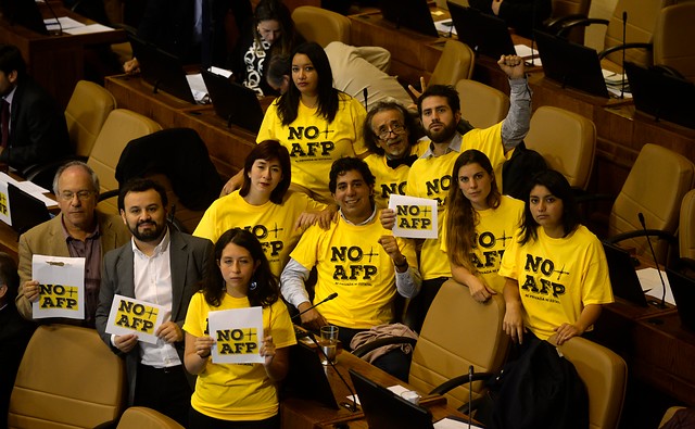 Parlamentarios del Frente Amplio emplazan a la oposición a mantenerse “consecuente” ante la reforma previsional de Piñera Parlamentarios del Frente Amplio emplazan a la oposición a mantenerse “consecuente” ante la reforma previsional de Piñera