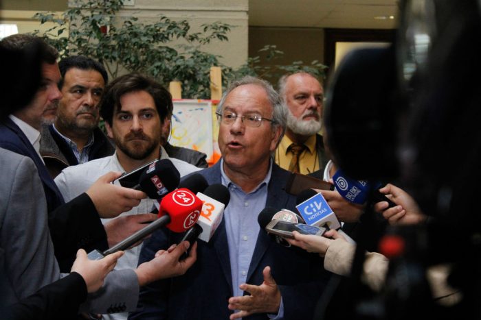 Tomás Hirsch presenta proyecto: “Los plebiscitos comunales nos acercan a una democracia real” Tomás Hirsch presenta proyecto: “Los plebiscitos comunales nos acercan a una democracia real”