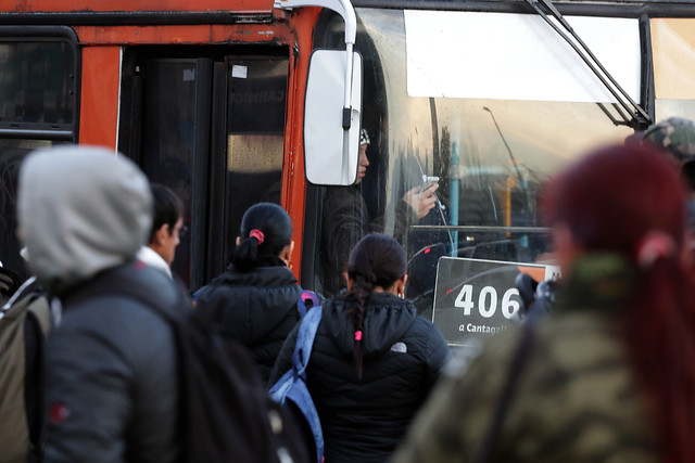 Acoso sexual: 9 de cada 10 mujeres cree que el transporte público en Santiago es altamente inseguro