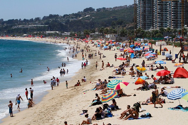 Gobierno anuncia que se limitará aforo en las playas mientras algunos balnearios denuncian falta de medidas en las zonas Gobierno anuncia que se limitará aforo en las playas mientras algunos balnearios denuncian falta de medidas en las zonas