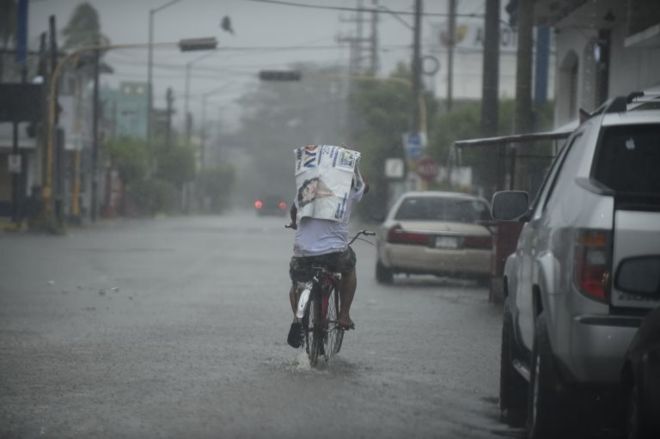 El huracán Willa toca tierra cerca de Escuinapa, en la costa noroeste de México El huracán Willa toca tierra cerca de Escuinapa, en la costa noroeste de México