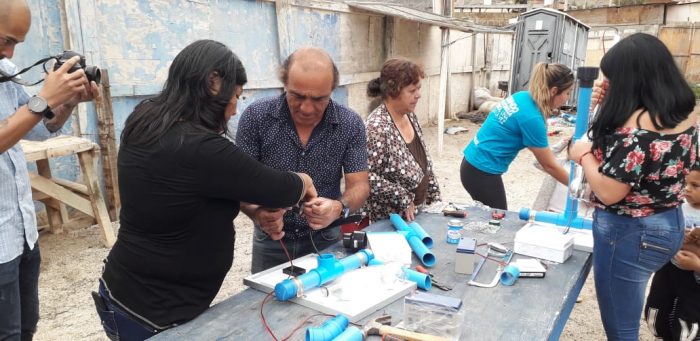 Comunidad de Paposo ilumina sectores de la localidad con programa Litro de Luz Comunidad de Paposo ilumina sectores de la localidad con programa Litro de Luz
