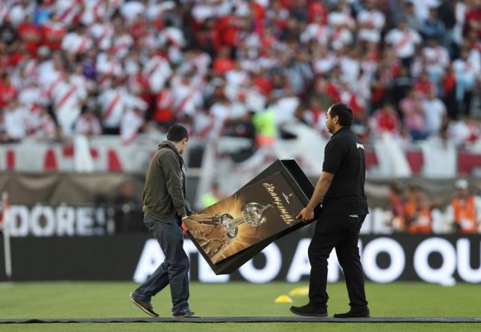 Conmebol confirma que la final entre River y Boca fue suspendida indefinidamente porque “no están garantizadas las condiciones de igualdad entre ambos equipos” Conmebol confirma que la final entre River y Boca fue suspendida indefinidamente porque