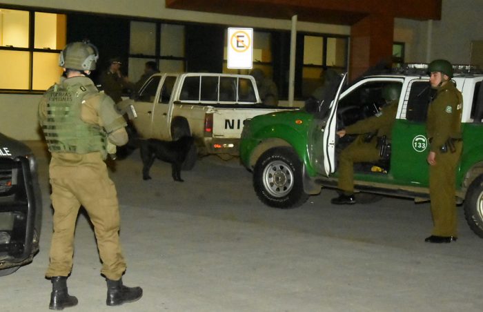 Confirman que policía del Gope rompió con una tijera la tarjeta de la cámara que grabó disparo a Catrillanca Confirman que policía del Gope rompió con una tijera la tarjeta de la cámara que grabó disparo a Catrillanca