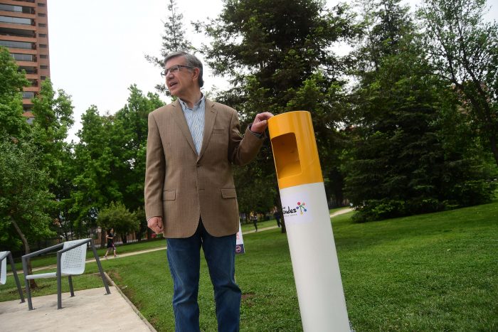 Lavín dio el vamos: comienza a regir ordenanza municipal que prohíbe fumar en parques y plazas Lavín dio el vamos: comienza a regir ordenanza municipal que prohíbe fumar en parques y plazas