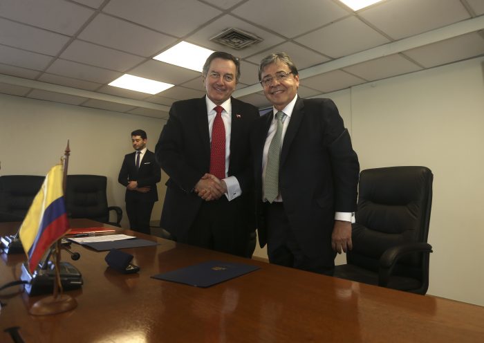 Canciller Ampuero confirma visita de Presidente de Colombia y respalda posición para retomar diálogo con ELN Canciller Ampuero confirma visita de Presidente de Colombia y respalda posición para retomar diálogo con ELN