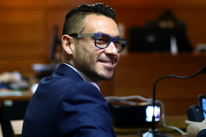 Justicia acoge demanda de Mauricio Pinilla y Azul Azul deberá pagarle más de $460 millones Justicia acoge demanda de Mauricio Pinilla y Azul Azul deberá pagarle más de $460 millones