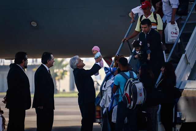 Piñera recibe a chilenos retornados de Venezuela Piñera recibe a chilenos retornados de Venezuela