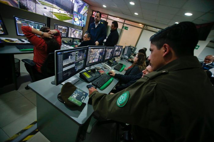 Carabineros tiene gurú comunicacional: siguen al pie de la letra comentarios de Tomás Mosciatti Carabineros tiene gurú comunicacional: siguen al pie de la letra comentarios de Tomás Mosciatti