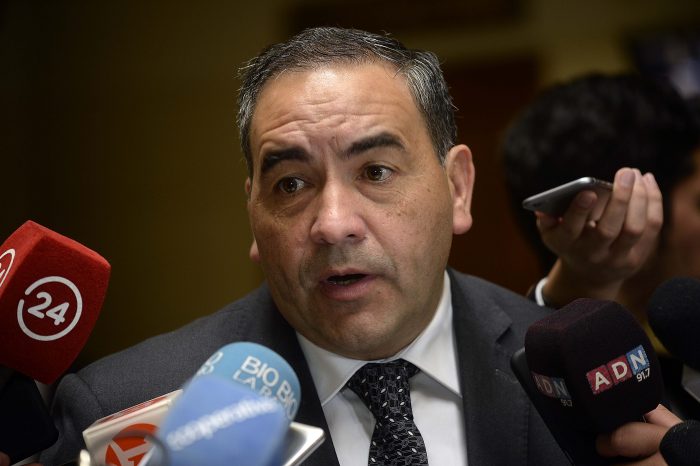 “Una pelea de muy baja monta”: Diputado Espinoza critica discusión entre Moreira y Ossandón