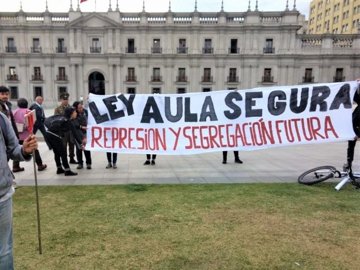 Apoderados de liceos emblemáticos: Aula Segura busca tapar la “pésima administración” de la educación municipal en Santiago Apoderados de liceos emblemáticos: Aula Segura busca tapar la “pésima administración” de la educación municipal en Santiago